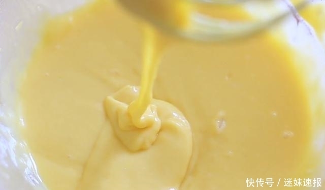 绵软|爆浆花朵小蛋糕:做法简单,绵软香甜,看着就想吃,孩子超喜欢