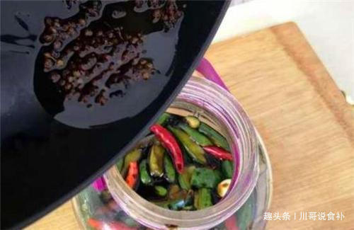  黄瓜|腌黄瓜，只需多加这一步，腌出的黄瓜又脆又绿，放半年也不坏