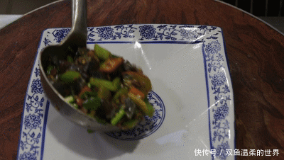 家常|家常辣椒菜谱，青椒炒皮蛋，比肉好吃，美味又下饭，吃不够