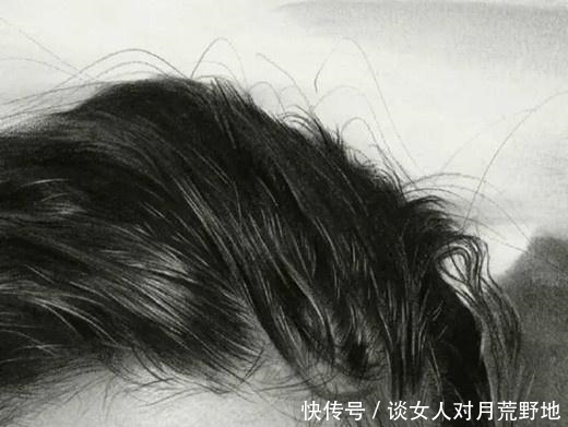 放大|他画下张雨绮在戏水，让冷军看出神了，放大20倍知道原因！