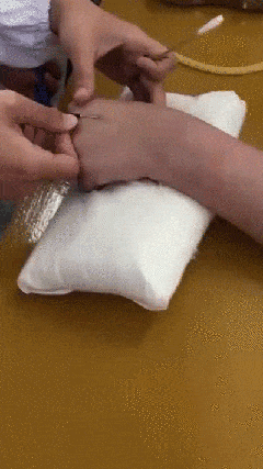 gif|搞笑gif趣图:上学时候的你:谁欺负我小弟了!出来!