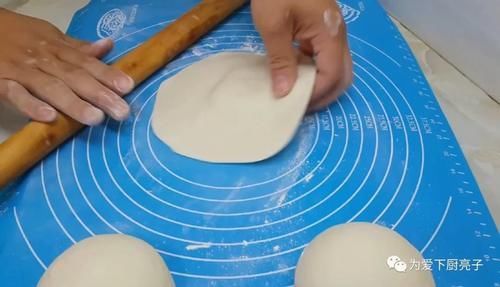 保鲜膜|面粉又出神奇做法,不发面不烫面,外焦里软又空心,吃过念念不忘