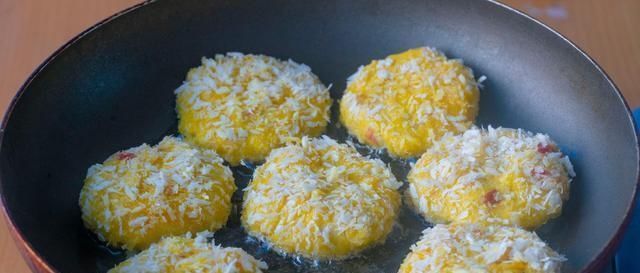 酸甜|糯米粉里加2个苹果,居然这么好吃,酸甜可口,每次上桌就抢光