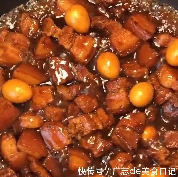 往锅中加入|祖传红烧肉做法,学会回家做,家里米饭都不够吃