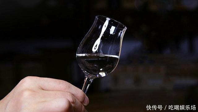 香型|白酒的勾调和勾兑,一字之差,天壤之别!看完涨知识,让你更懂酒
