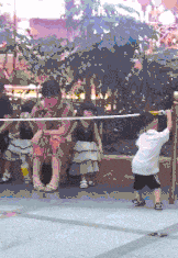 搞笑|搞笑GIF：宝宝你应该直接赶走丈母娘！坐中间！