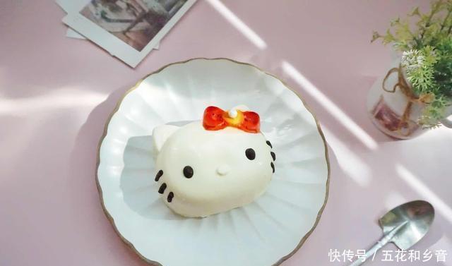 芒果|女儿生日说要吃慕斯蛋糕,我给她做了可爱的卡通蛋糕,她开心极了