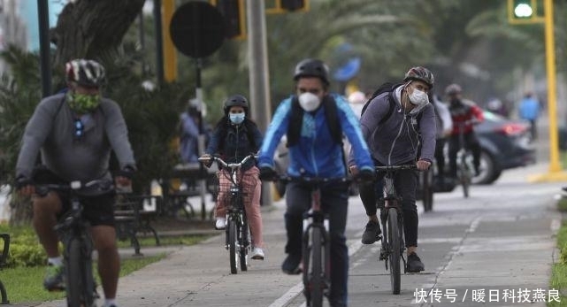  追进|美国男子在大街上被人持枪打伤后躲进商店，对方追进店内将其杀死