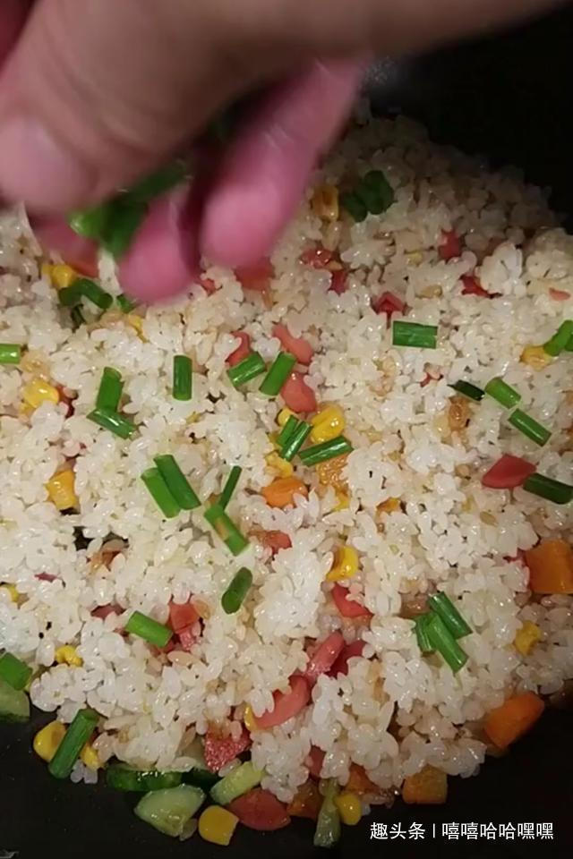  可爱|造型可爱，蛋皮金黄，吃到嘴里一瞬间，让人流连忘返，美味蛋包饭