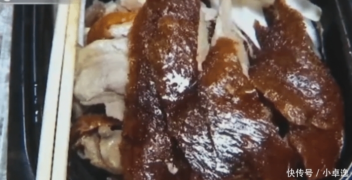 因肉|女子半价点了一只烤鸭,因肉太少怒给差评,不料却给引来了大麻烦