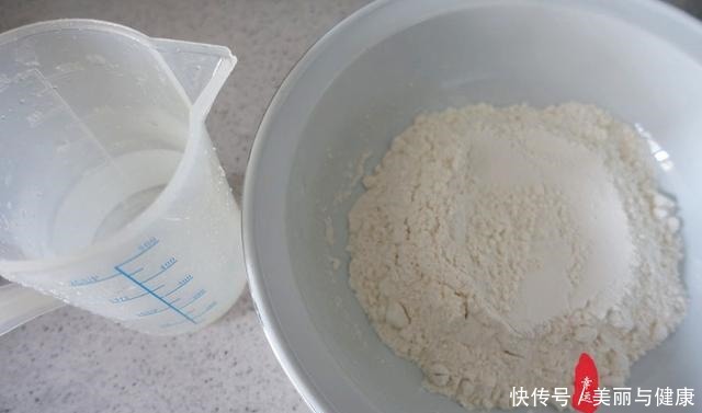 鸡蛋|三种不同的鸡蛋饼,制作方法各异,您更喜欢哪一种