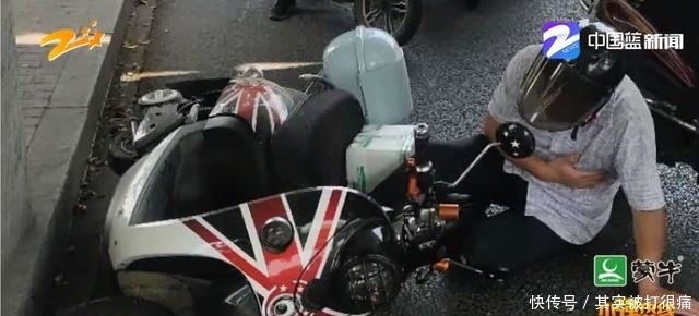 被扣|外卖员扶起摔倒老人，电动车反被扣下，老人：是他骑太快了