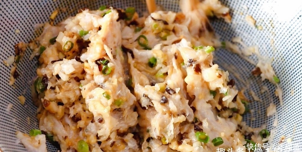 虾仁|豆腐皮别只会烧汤,配上虾仁和莲藕,做成小吃,口感很丰富