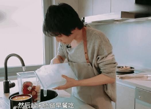 猜到|华晨宇做早餐,厨房的装饰却暴露“感情”状态,我早就应该猜到的