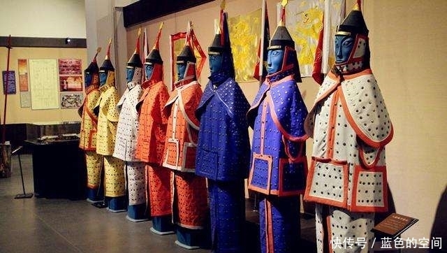 清朝的八旗分为上三旗和下五旗,上三旗和下五旗哪个更尊贵?