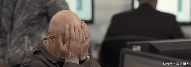  尊重|不会用智能手机出示健康码的老人，正在失去社会的尊重