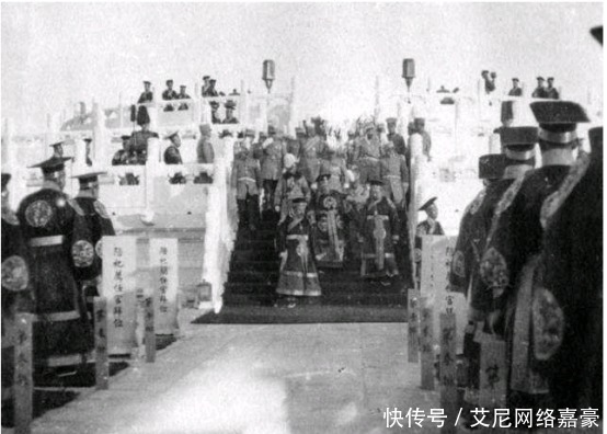 反噬|袁世凯手握军队,为何不趁机登基,反而窝囊复辟,还遭反噬