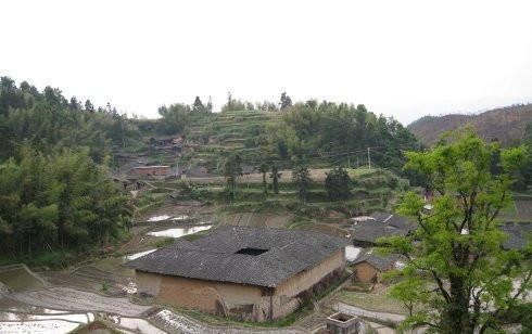 他家|第一次回老公农村老家, 被他家房子吓到了, 这样的房子你们谁见过