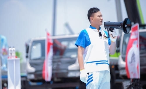  大哥哥|胡军倚老卖老，粉丝为杨洋抱屈，网友却说有了《极限挑战》的味道