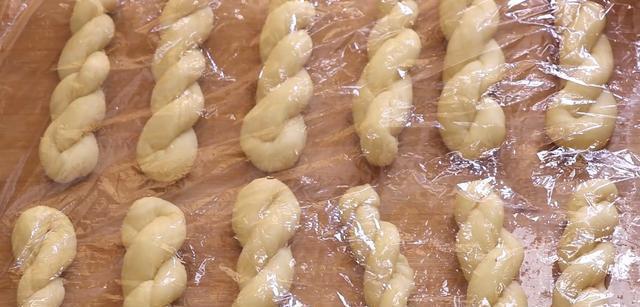 南瓜|半个南瓜一碗面,教你做大麻花,外酥里软,真解馋