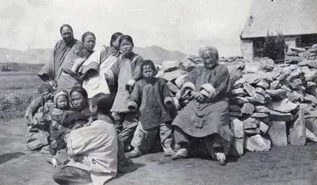 土匪|处决过万土匪的“英雄”,百姓为啥却如此愤怒地向其连开20枪?