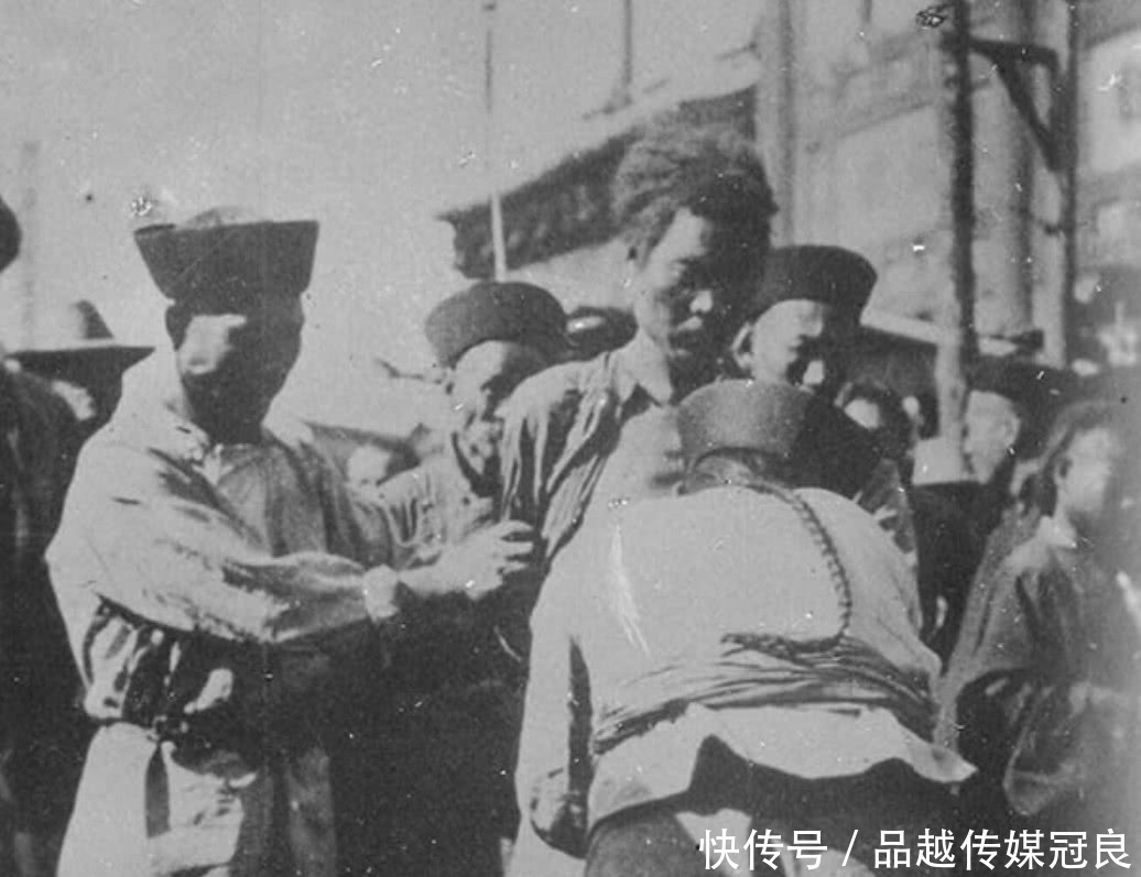 菜市口|晚清老照片:吸食鸦片的女人和在菜市口被凌迟的囚犯