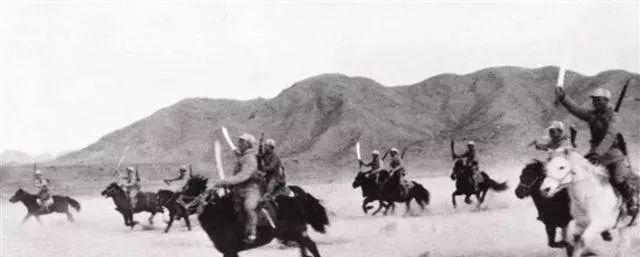 骑兵|马家军的骑兵到底有多强悍？干掉1个马家军要搭上10个解放军战士