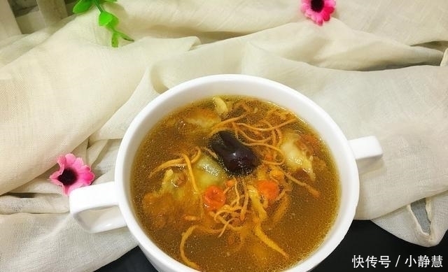 哭笑不得|第一次去南方，2人点4菜1汤，老板说够吃，上菜后我们哭笑不得