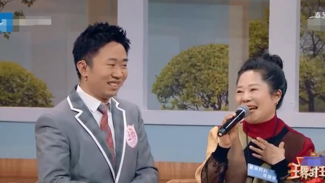 节目中|杨迪妈妈现场介绍对象,花花笑得很无奈,谁留意关晓彤反应很真实