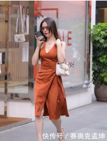 衬托|橙色开叉裙,衬托高雅气质