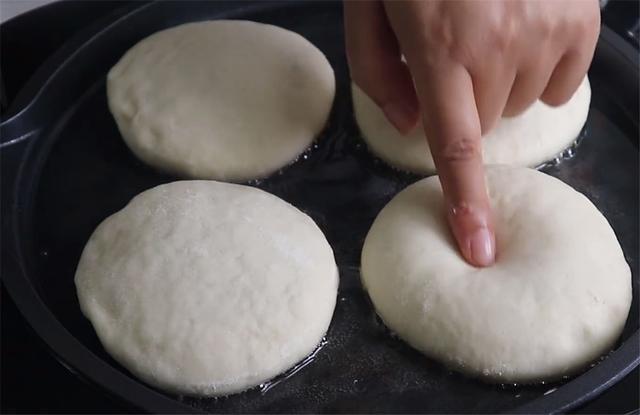 面粉|发面饼最好吃的家常做法,蓬松柔软又香甜,比馅饼好吃多了