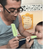  搞笑|搞笑GIF：大姐淡定的等人来救