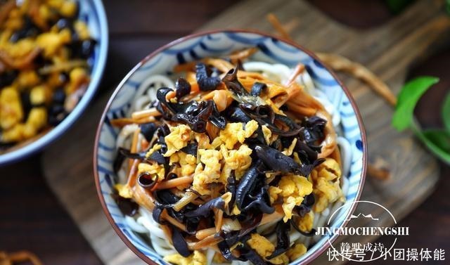 炸酱面|北方人都爱的打卤面,不放青菜一样好吃,比炸酱面吃着还过瘾