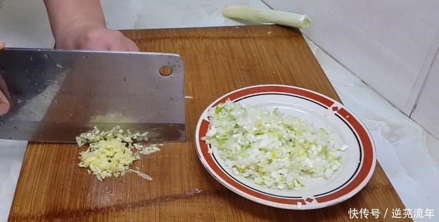 丸子|不管炸什么丸子,都别直接下锅,教你简单一做,过年5斤不够吃!