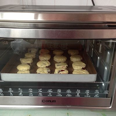  面包|蔓越莓淡奶油软面包