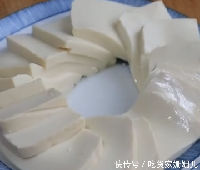 十足|豆腐蒸腊肠,简易蒸菜,滋味十足