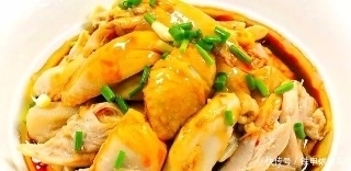 葱油鸡|葱油鸡如此做,比白切鸡更鲜嫩,入口弹牙味道香,天天吃都不腻