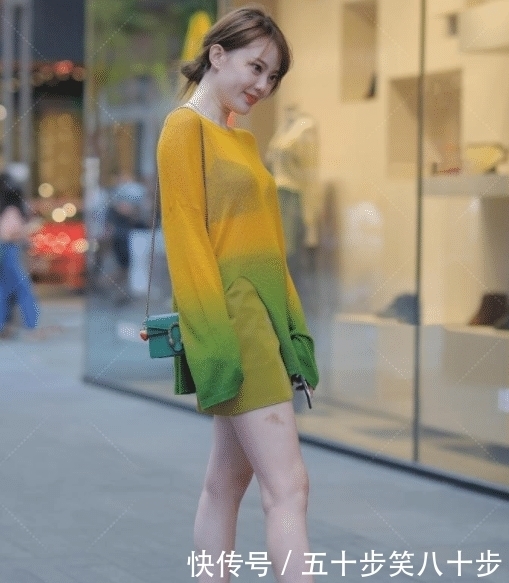 着装|美女一身渐变色的着装,时尚个性,散发出仙女的气质