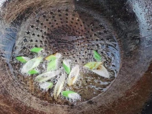  受欢迎|纯素馅饺子好吃有诀窍，调馅时加点它，又鲜又香，比肉饺子受欢迎