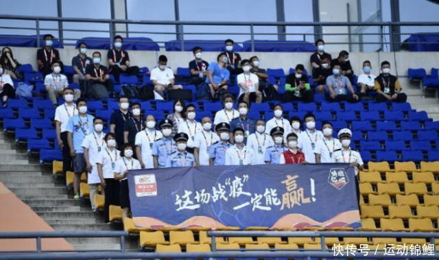  揭幕战|饮水思源！中超开幕式兑现暖心承诺，场上球员集体向抗疫英雄致敬