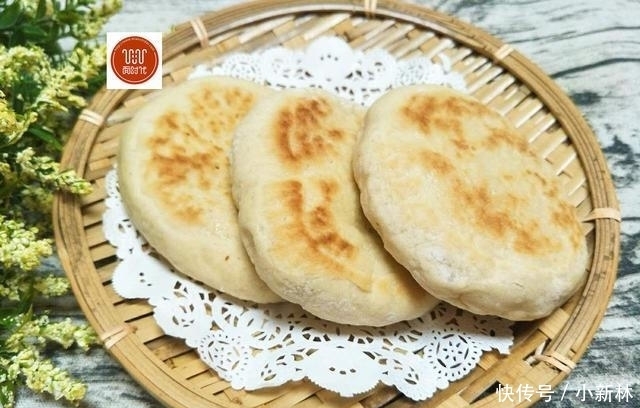 省油|发面烙饼,我有妙招,既省油又暄软,外酥里嫩凉了不会硬!