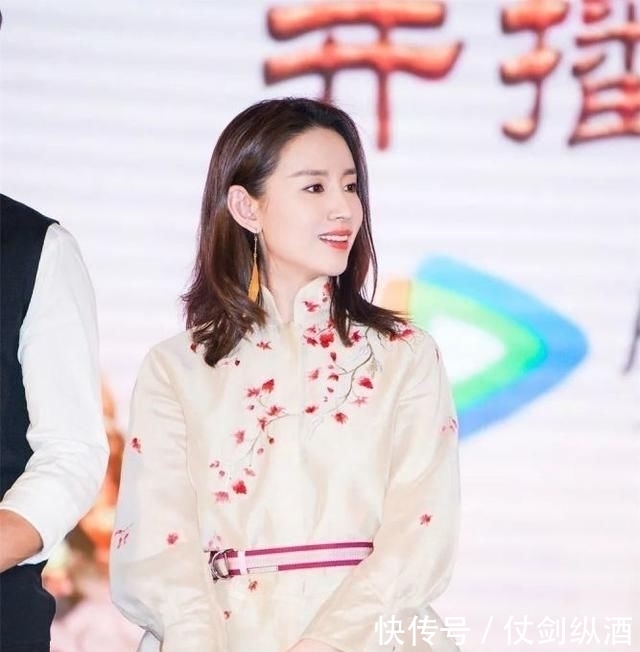 造型|被董洁美到了,中国风造型如画中人,大长腿让人羡慕