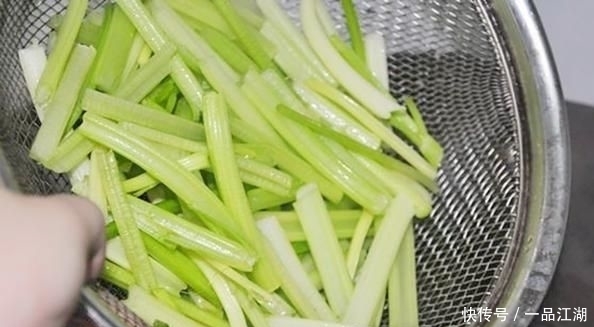 大错特错|不论炒什么肉,直接下锅炒大错特错,教你一招,肉片滑嫩还不粘锅