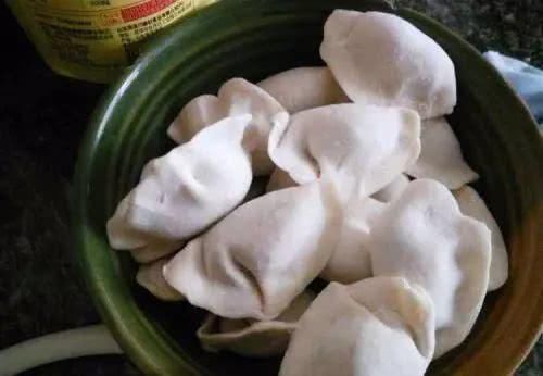 破皮|冻饺子,最忌开水下锅!学会这招,不粘锅不破皮,和鲜饺子一个味
