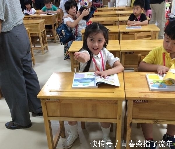 小苹果|还记得《一年级·小学季》的小苹果安淇尔吗?她现在长这样了