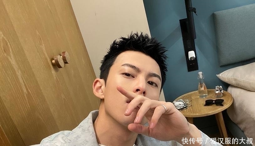 中生代偶像|“乔帮主”斗“叶修”,这档两代偶像交锋的节目,我迫不及待想看