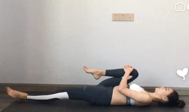 伸展|每天5分钟越拉越年轻7个简单「懒人拉筋法」,水肿萝卜腿都不见