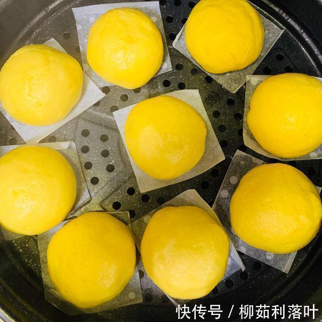 豆沙包|南瓜豆沙包,金黄色很是诱人