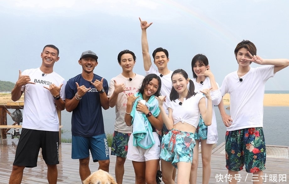  赵小棠|黄明昊称虞书欣有点做作，赵小棠表情变化引关注，关系如何很明显