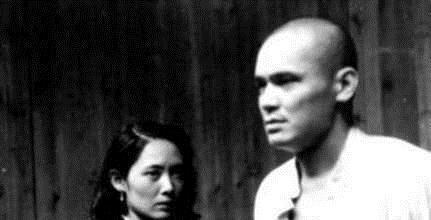 保护|他是湘西著名土匪头子,与叔父的小妾私通,最后为了保护妻子丧命!